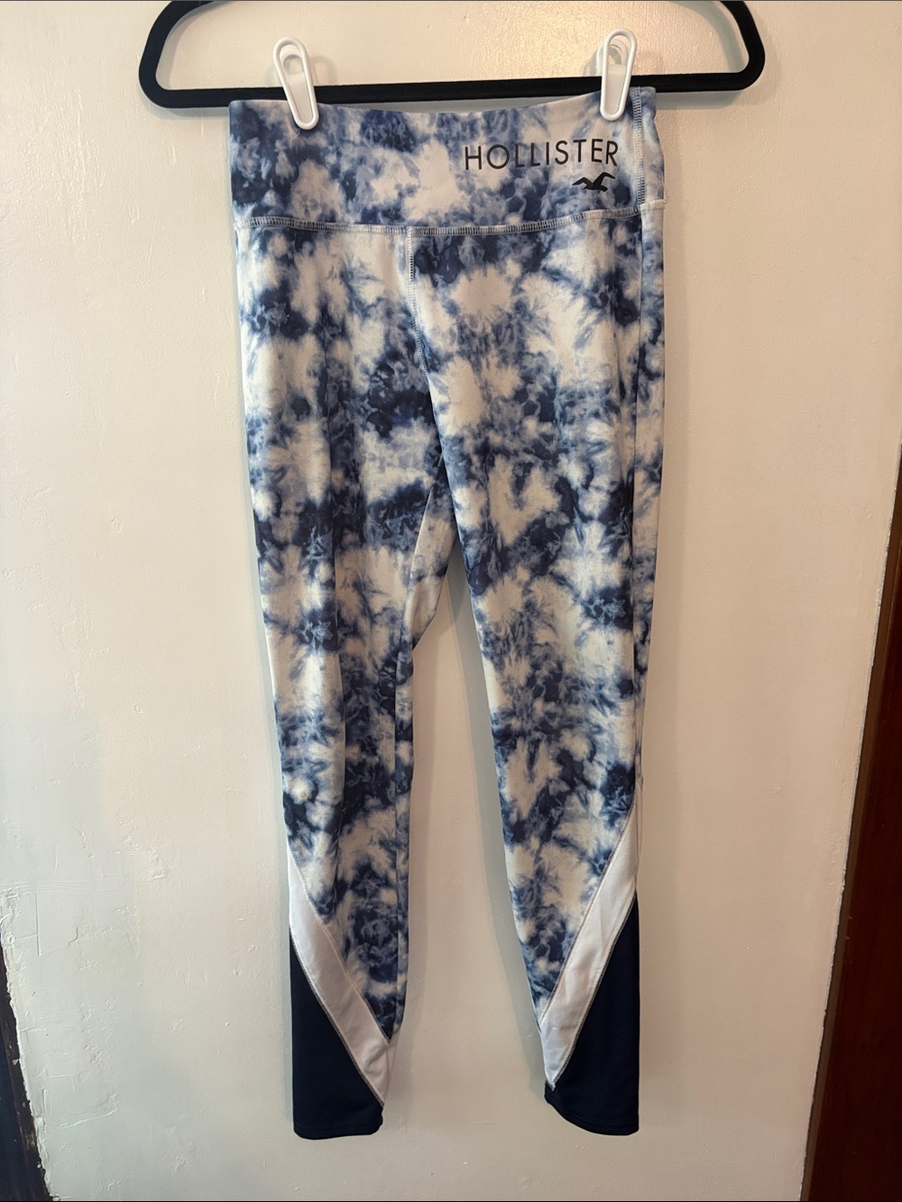 Hollister Blue and White Tie-Dye Leggings Size Small - Picture 2 of 7